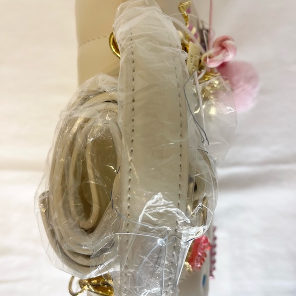 Betsey Johnson Viral Gummy Bear Candy Cream Crossbody Bag with Ice Cream Charm - Picture 9 of 12